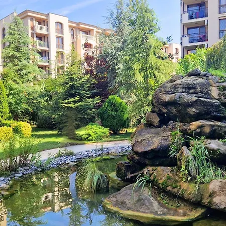 Attractive In Sunny Cascadas Family *