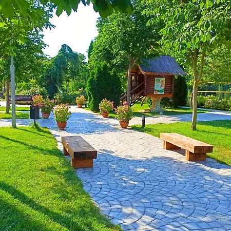 Attractive In Sunny Cascadas Family Σάνι Μπιτς